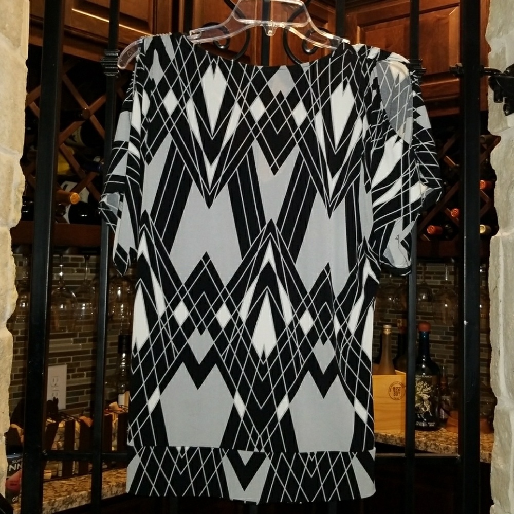 NY&Co Cold Shoulder Scoop Neck Top - Picture 6 of 6